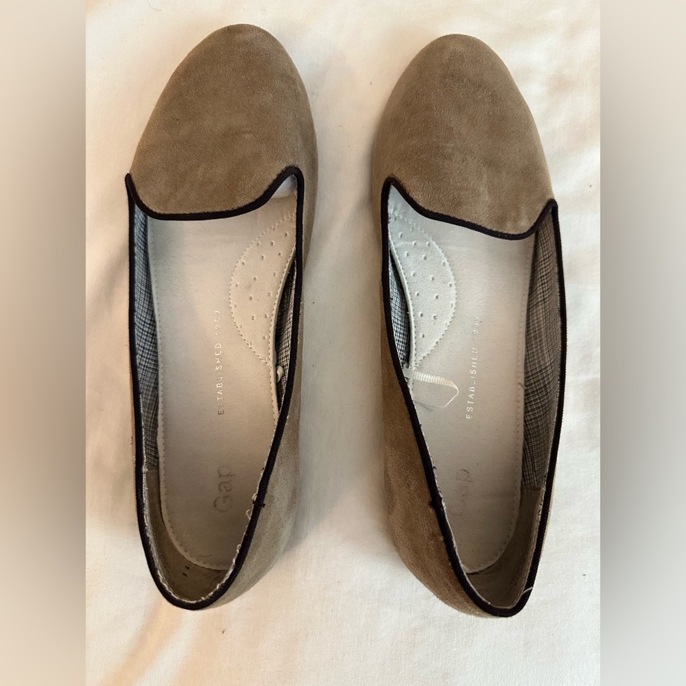 Gap Shoes Womens 8 1/2 Slip On Loafers Beige Suede Casual Round Toe